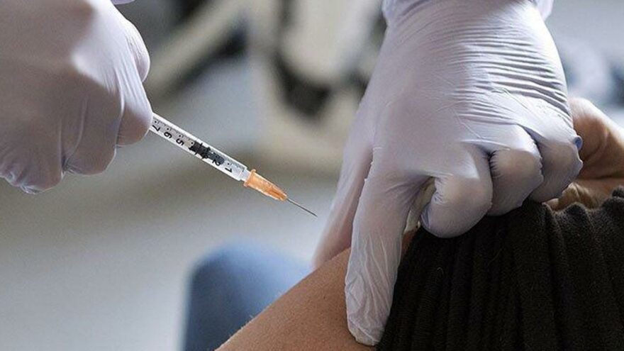 18 yaş üstü nüfusta en az bir doz aşı yaptıranların oranı yüzde 70'i geçti