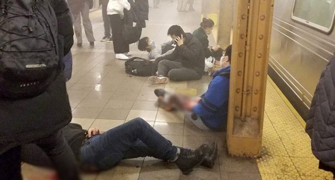ABD’de metro saldırısı: Çok sayıda kişi vuruldu, patlayıcı düzenek bulundu