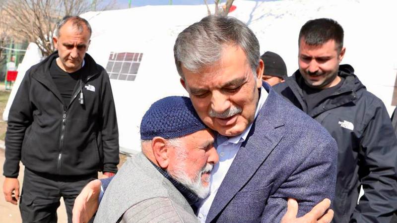 Abdullah Gül'den deprem eleştirisi: Noksanlıkları depremin altına gömersek, yarın yine depremin altında kalırız