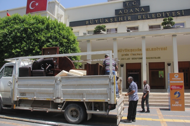 Adana Büyükşehir Belediye Başkanı Zeydan Karalar'ın makam odası haczedildi