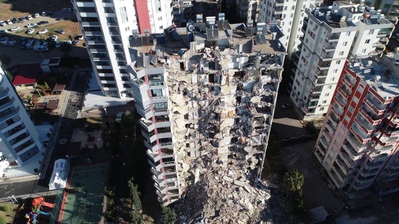 Adana'da onlarca kişiye mezar olan Mete Apartmanı müteahhidinin savunması: İlk depremde sadece yarısı yıkıldı