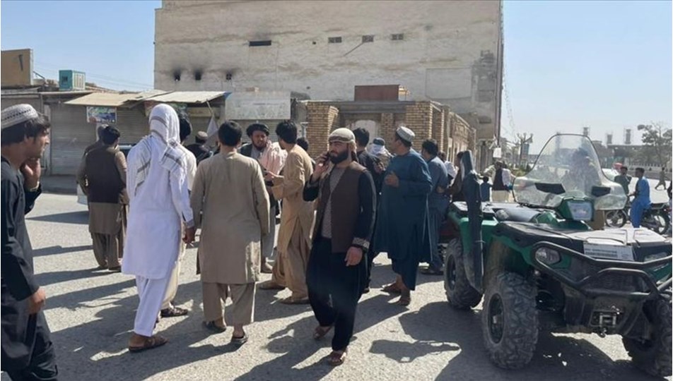 Afganistan'da camiye bombalı saldırı: 62 can kaybı