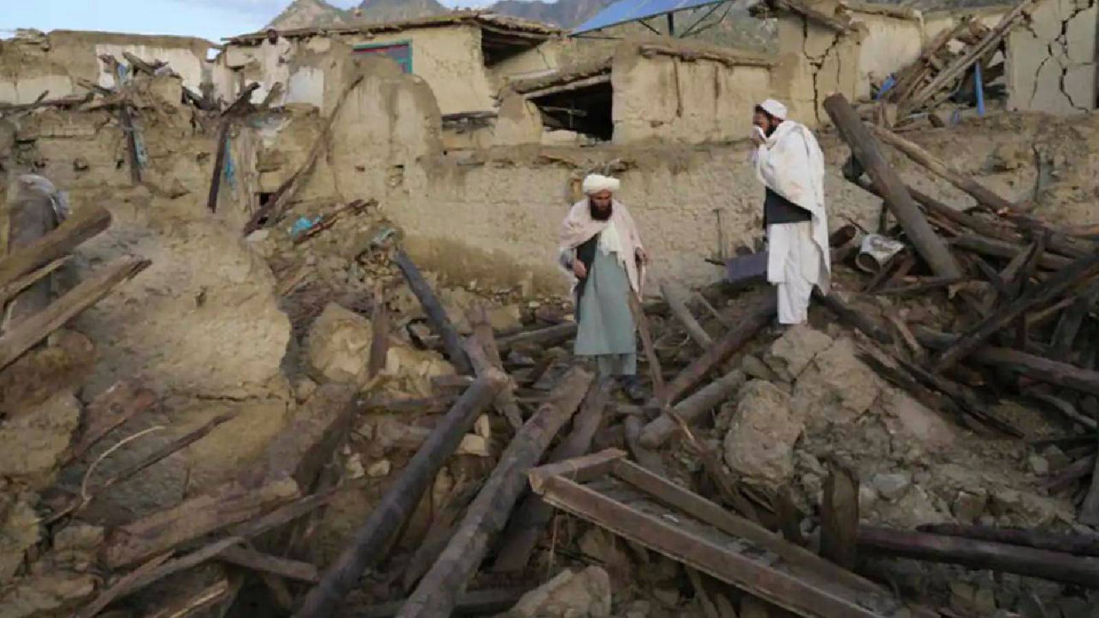 Afganistan'daki depremlerde ölü sayısı 2 bini geçti