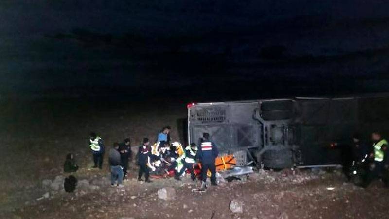 Afyon'da yolcu otobüsü devrildi: 6 ölü, 36 yaralı