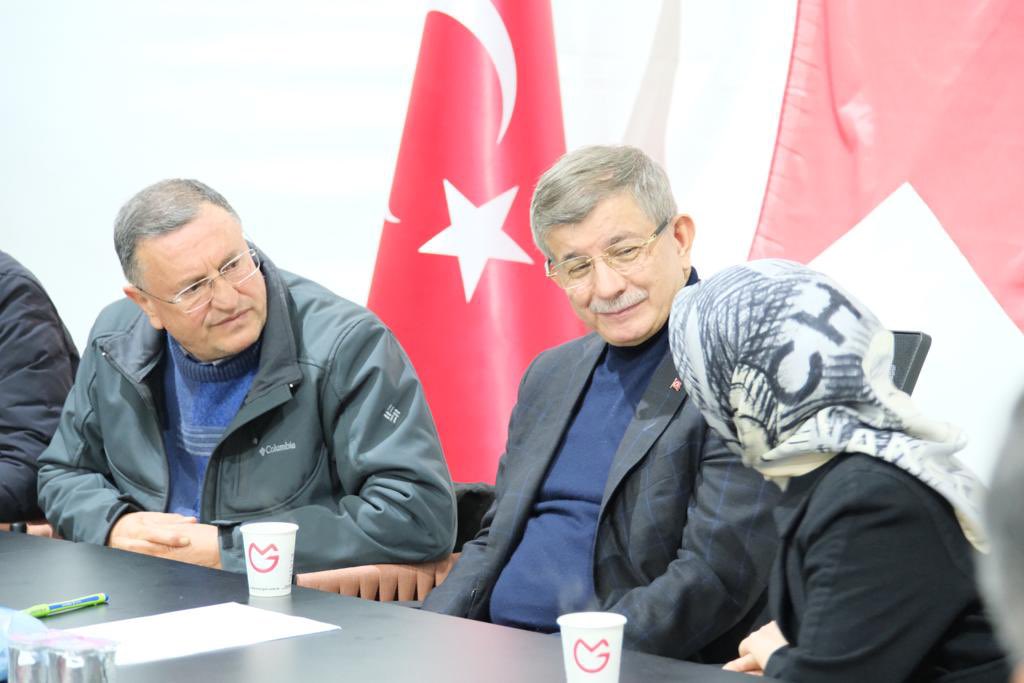 Ahmet Davutoğlu: Cumhurbaşkanı dahil herkesin istifayı düşünmesi lazım
