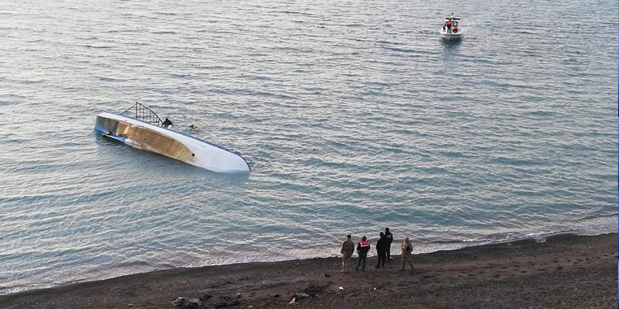 Akdeniz'de göçmen teknesi battı: 1'i bebek 6 kişi öldü