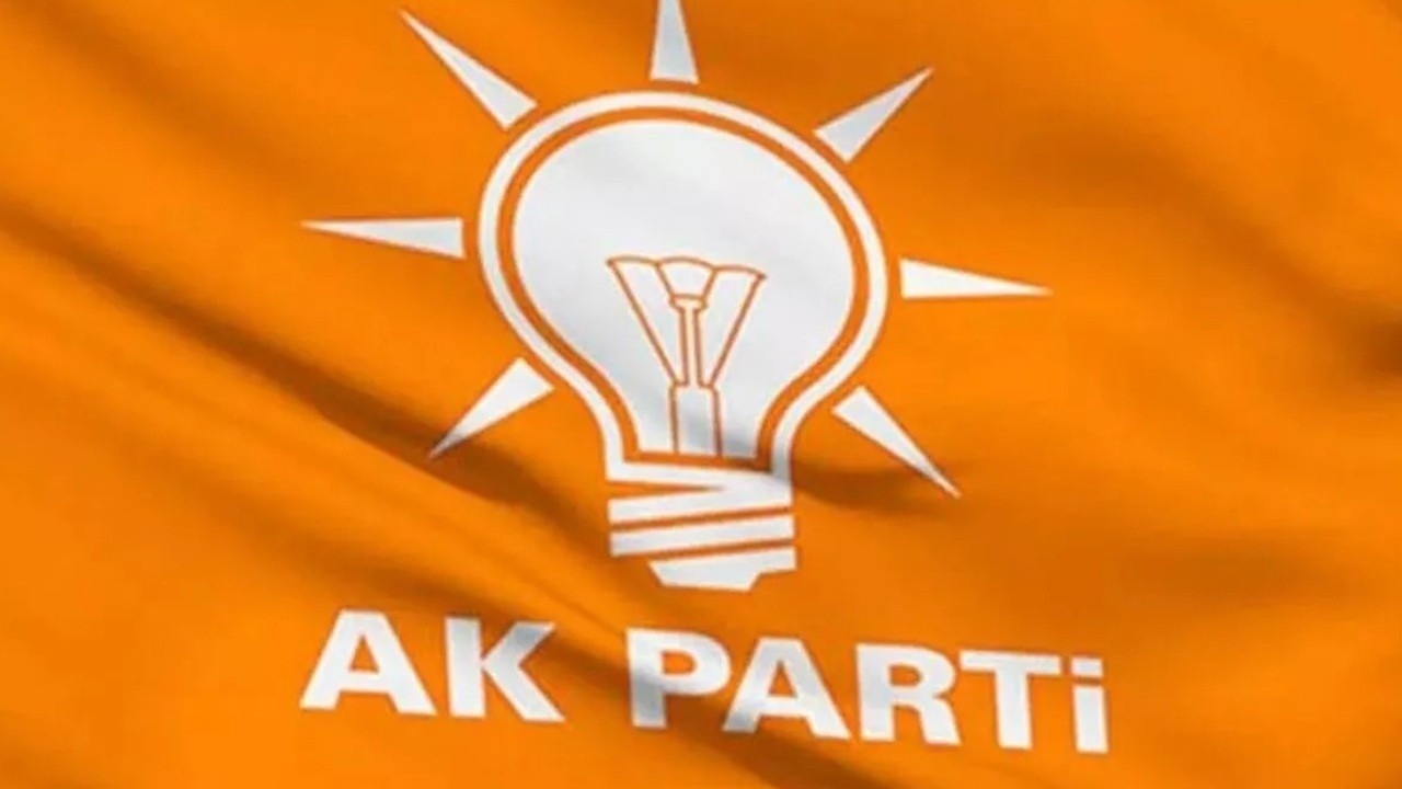 AKP'de gençlik kolları başkanı istifa etti