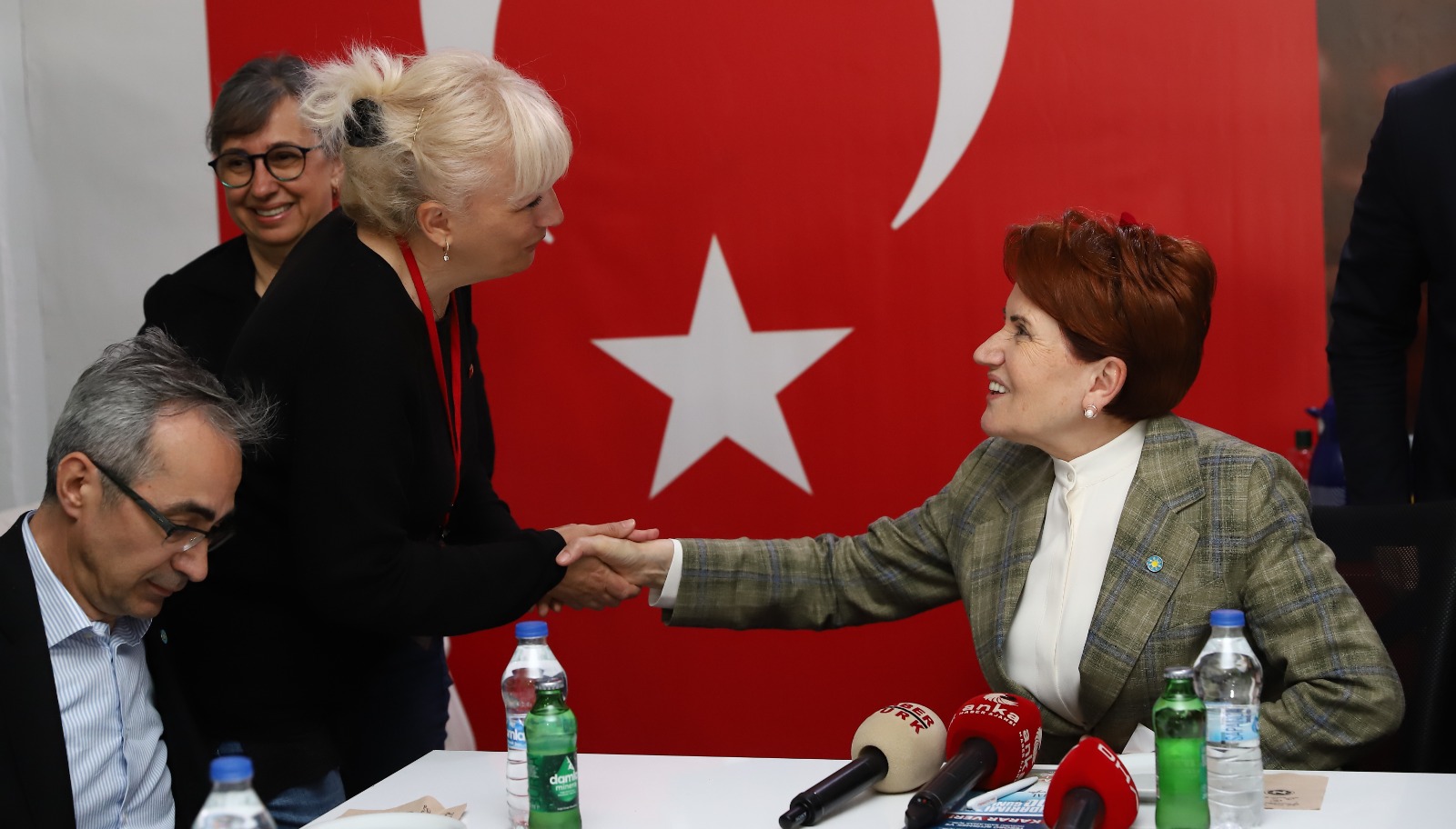Akşener: Kılıçdaroğlu seçildiğinde AK Parti de dahil olmak üzere cümbür cemaat parlamenter sisteme geçeriz
