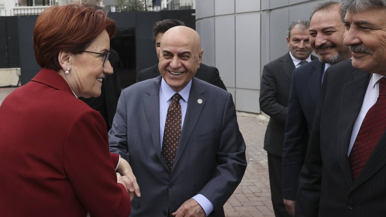 Akşener, partili belediye başkanlarıyla buluştu: Görevine dönen Cihan Paçacı karşıladı