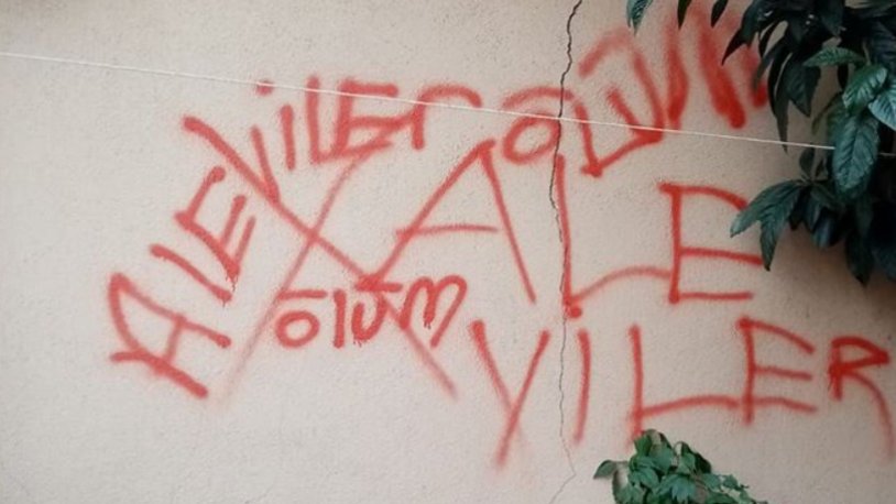 Alevilere tehdit: Apartmanın bahçe duvarına 'Alevilere ölüm' yazıldı