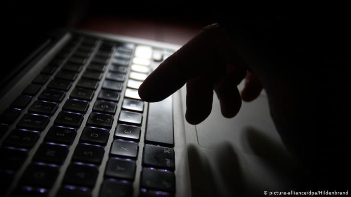 Almanya'da sosyal medyadan taciz ve hakarete ağır cezalar geliyor