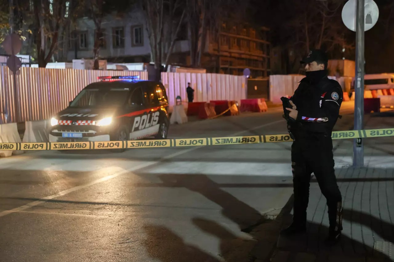 Ankara'da 'Dur' ihtarına uymayan şahıs vurularak yakalandı