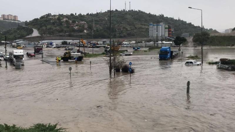 Ankara'da "afet düzeyinde" şiddetli yağış