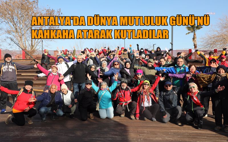 Antalya'da Dünya Mutluluk Günü'nü kahkaha atarak kutladılar