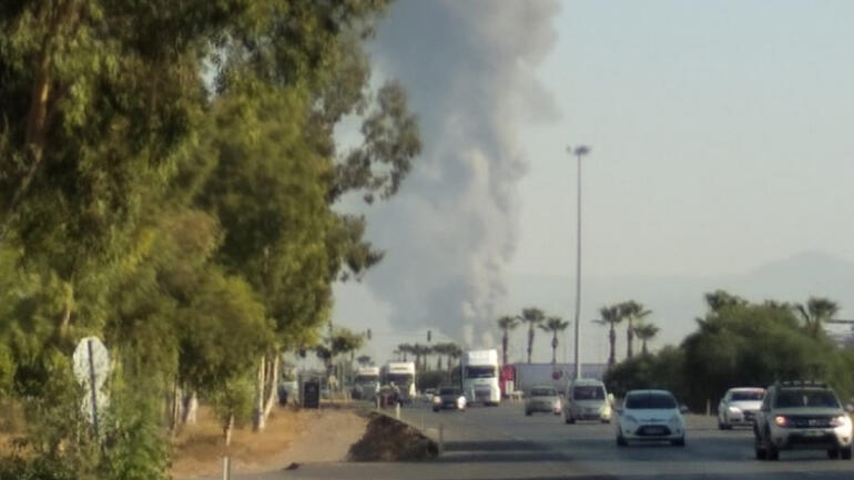 Antalya'da fabrika yangını: Çok sayıda itfaiye ekibi sevk edildi