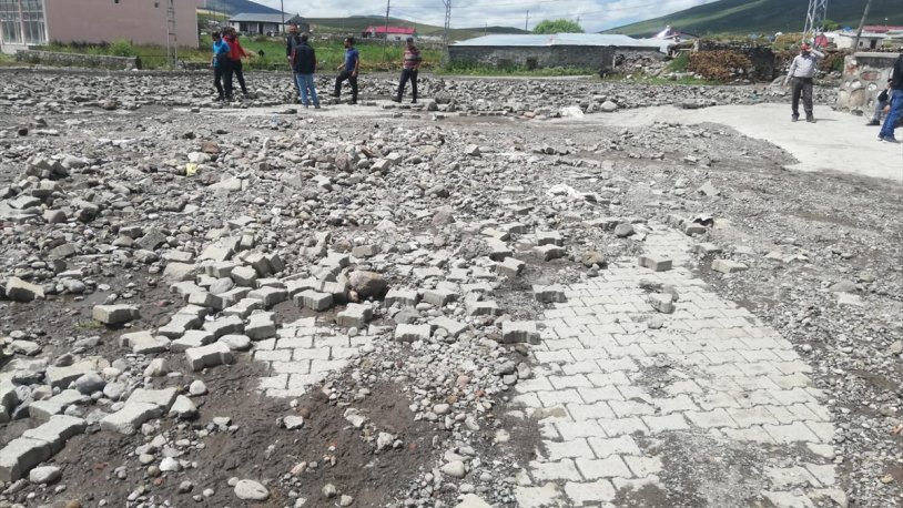 Ardahan'da şiddetli sağanak köy yollarında hasara yol açtı