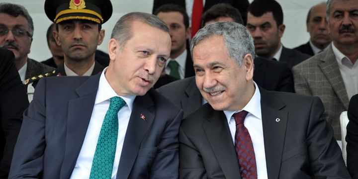 Arınç: Erdoğan'ın gerçek dava arkadaşıyım, başkalarının mafya liderleriyle fotoğraflarına bakarak değerlendirmeyin