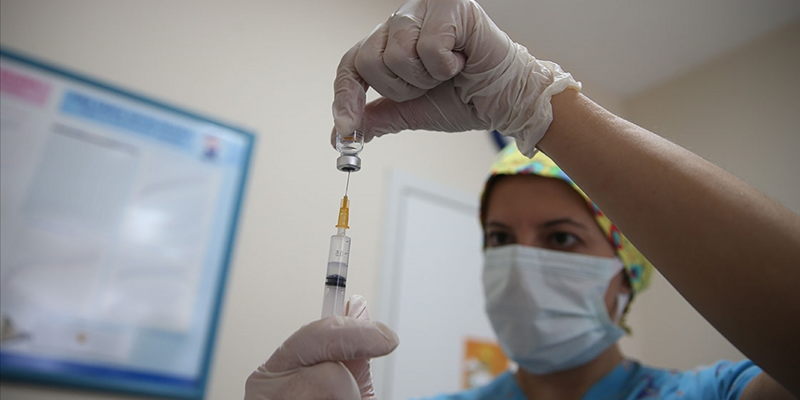 Aşı israfı riskine Bilim Kurulu üyesi İlhan'dan 'yedek liste' önerisi