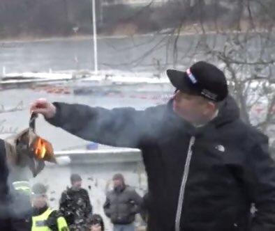 Aşırı sağcı Paludan, İsveç'te Türk Büyükelçiliği önünde Kuran yaktı