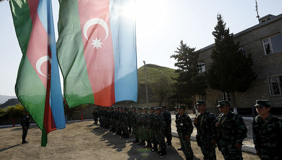 Azerbaycan ordusu 27 yıldır işgal altındaki Ağdam'a girdi