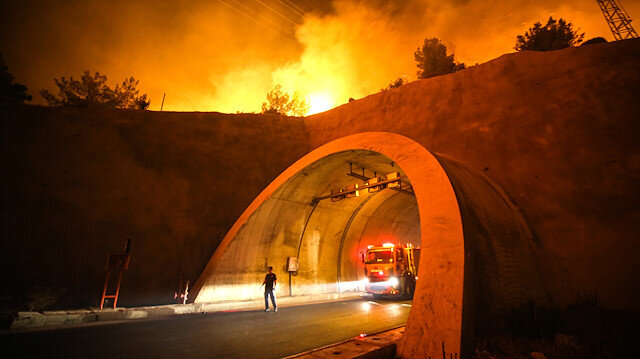 Bakan Koca: Mersin'deki yangından 25 kişi etkilendi, birinin durumu ağır