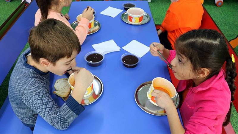 Bakan Özer: Okul öncesi eğitimdeki çocuklara ücretsiz yemek verilecek