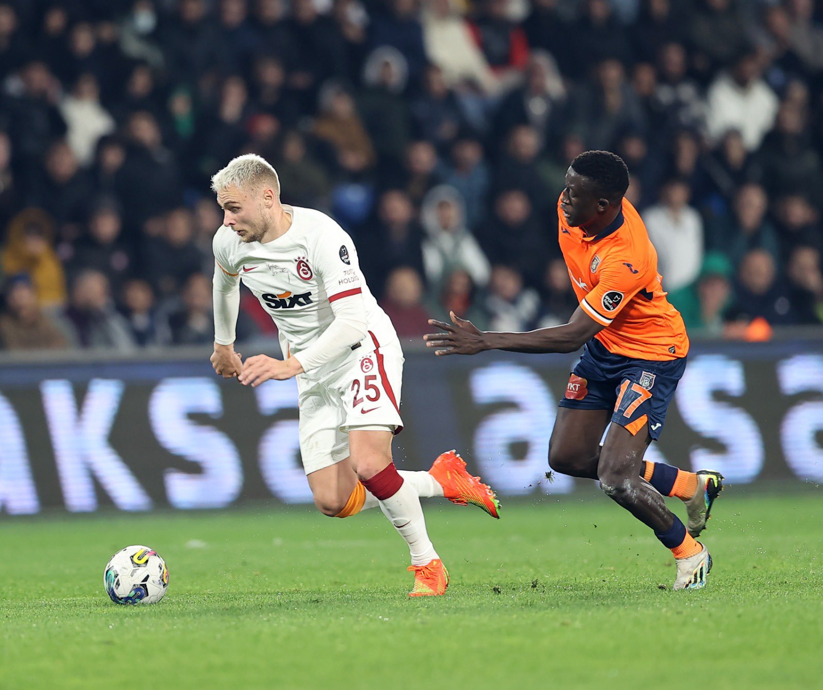 Başakşehir, 12 maçta yediği kadar golü tek maçta Galatasaray'dan yedi