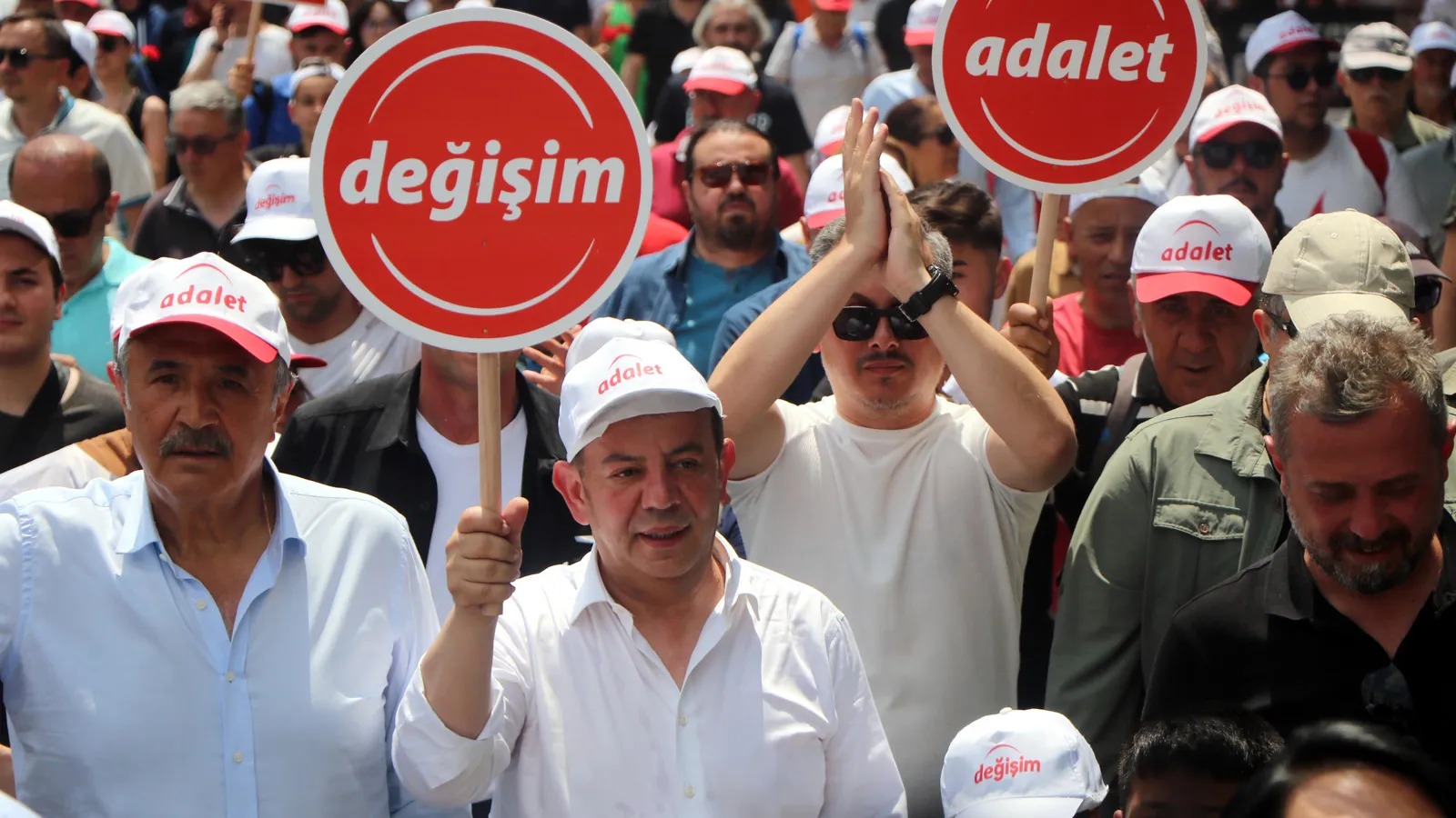 'Başkaldırı yürüyüşü' başlatan Tanju Özcan'a vatandaş tepkisi