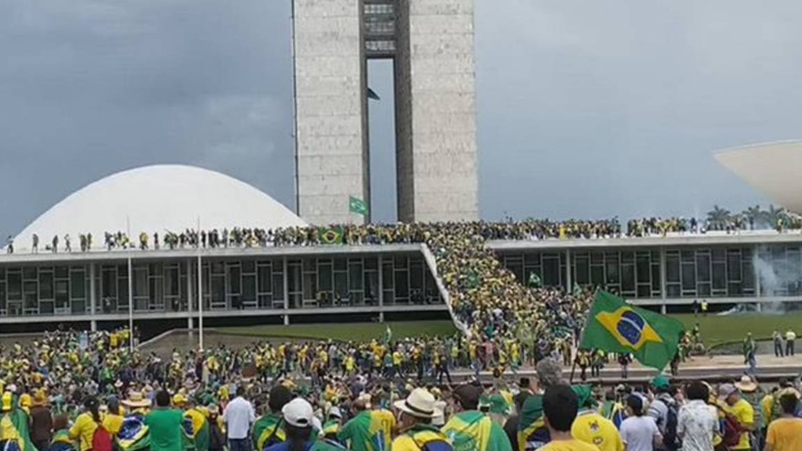 Bolsonaro destekçileri Kongre binasını bastı