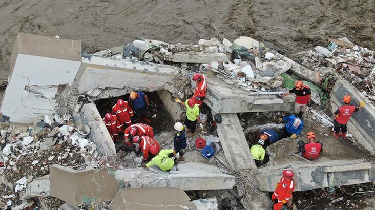 Bozkurt'taki selde yıkılan Ölçer Apartmanı'nın müteahhidi gözaltına alındı