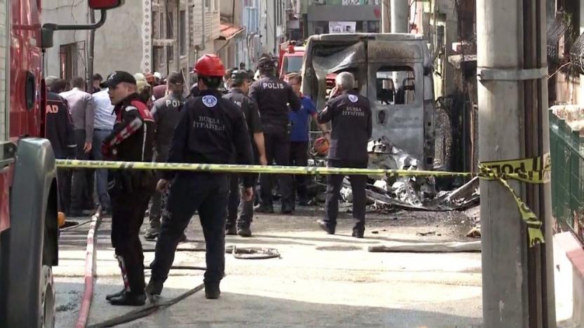 Bursa'da eğitim uçağı evlerin arasında düştü: 2 pilot yaşamını yitirdi