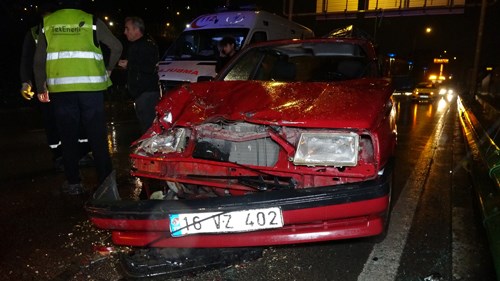 Bursa'da işçilere otomobil çarptı: 6 yaralı