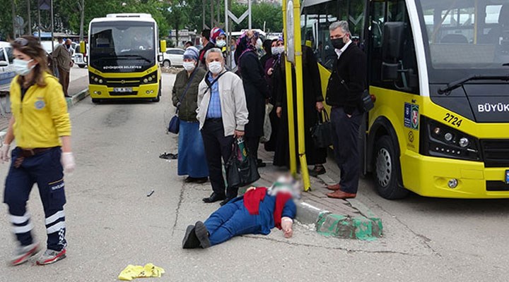 Bursa'da otomobil otobüs durağına daldı: 5 yaralı