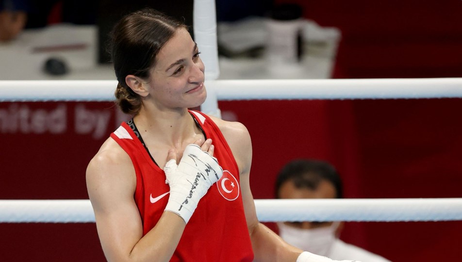 Buse Naz Çakıroğlu, boksta gümüş madalyanın sahibi oldu