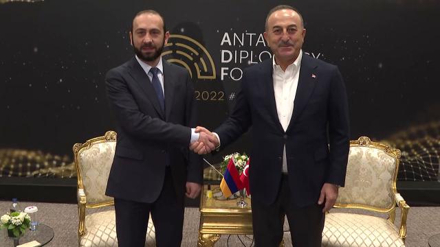 Çavuşoğlu, Ermenistan Dışişleri Bakanı ile görüştü
