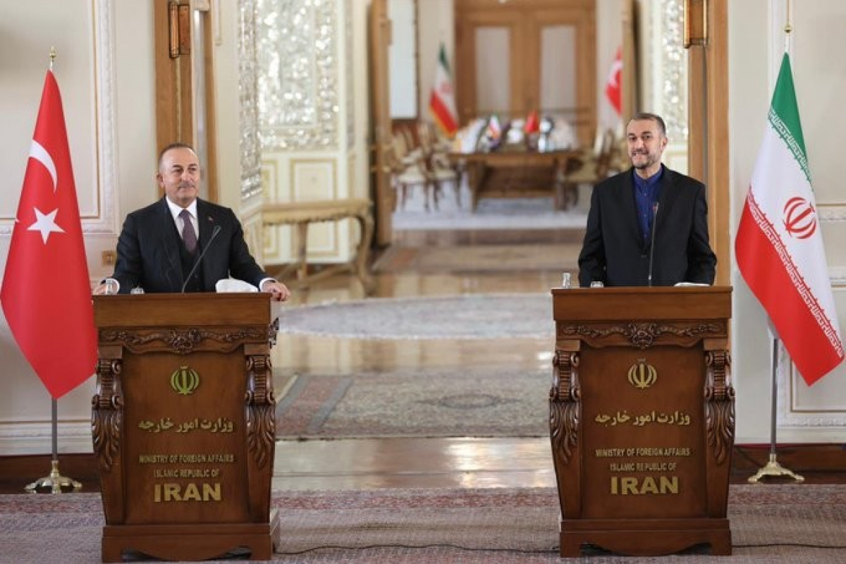 Çavuşoğlu: İran'a yönelik tek taraflı yaptırımların kaldırılması gerekiyor