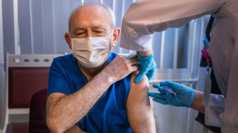 CHP lideri Kemal Kılıçdaroğlu koronavirüs aşısı yaptırdı