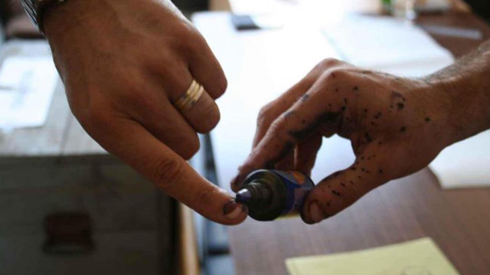 CHP'nin parmak boyası önerisi AKP-MHP oylarıyla reddedildi