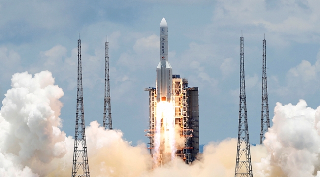 Çin, Mars keşif uydusu ve gezginci aracını uzaya fırlattı