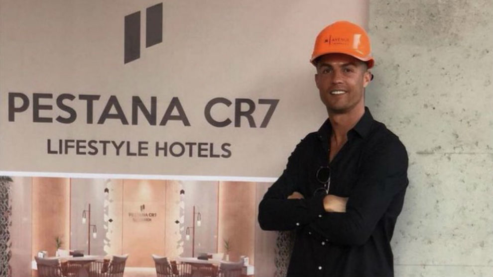 Cristiano Ronaldo, depremzedelere otelini açtı!