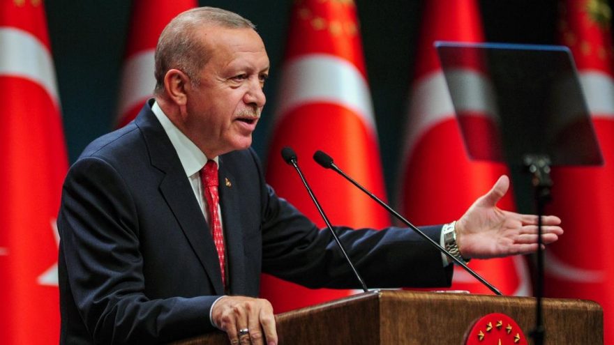 Erdoğan: Kimse kendini dev aynasında görmemeli, şov peşinde de koşmamalı