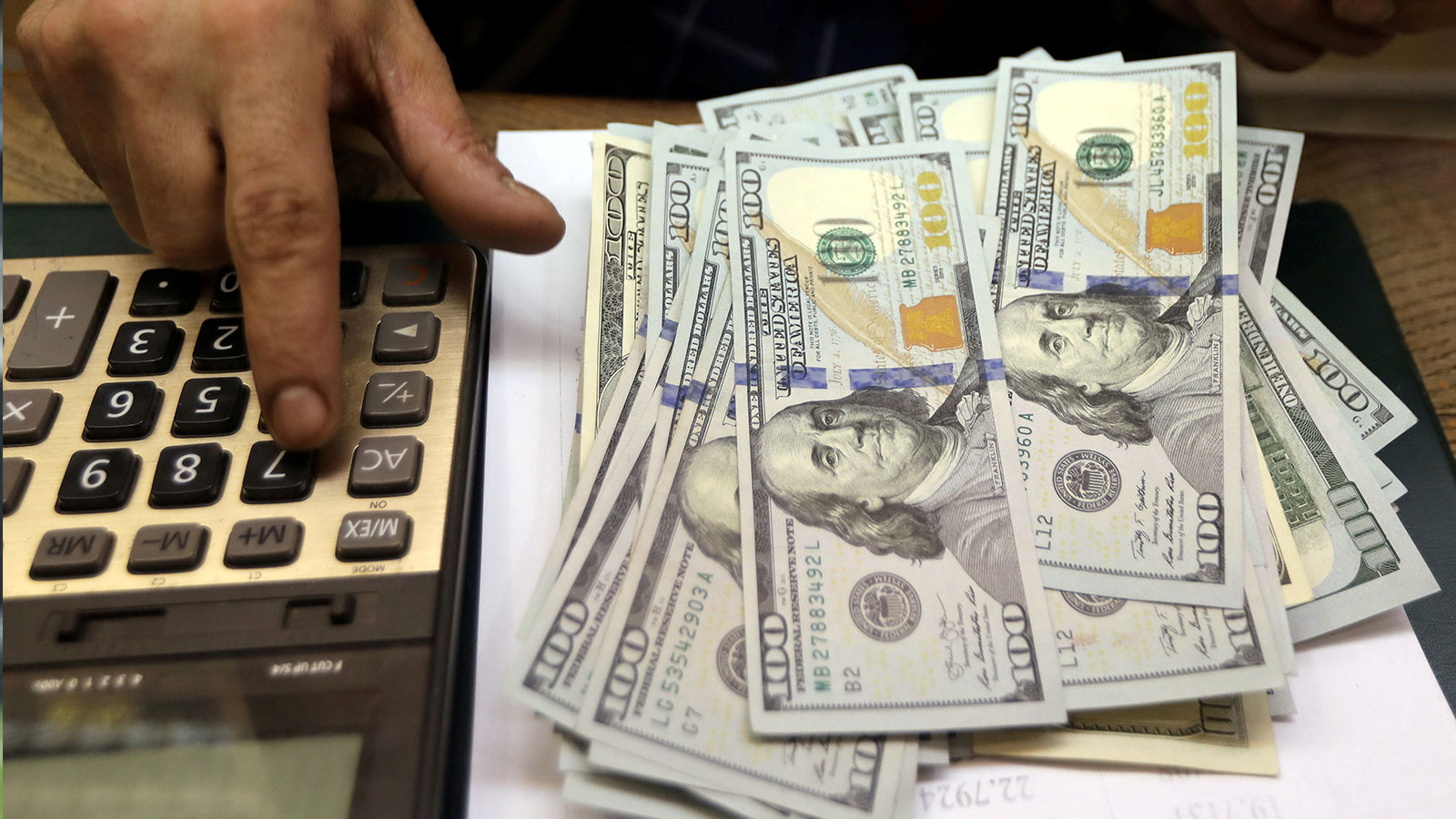 Cumhurbaşkanı Erdoğan'ın düşük faiz açıklaması sonrası dolar 12 TL'yi aştı