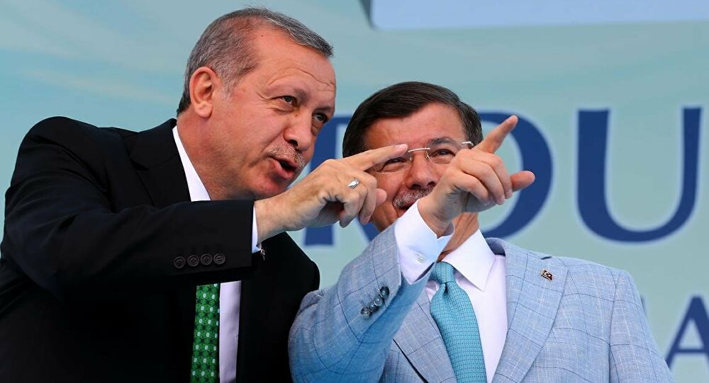 Davutoğlu'ndan Erdoğan'a sert çıkış: İktidar dünyasında sistematik yolsuzluk..