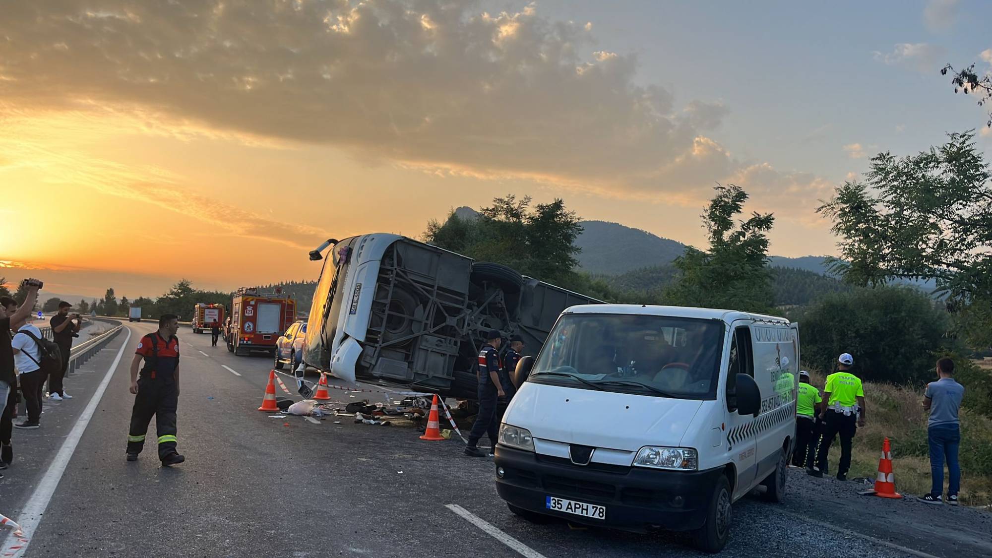 Denizli'de kamyonun çarptığı otobüsteki 6 kişi hayatını kaybetti