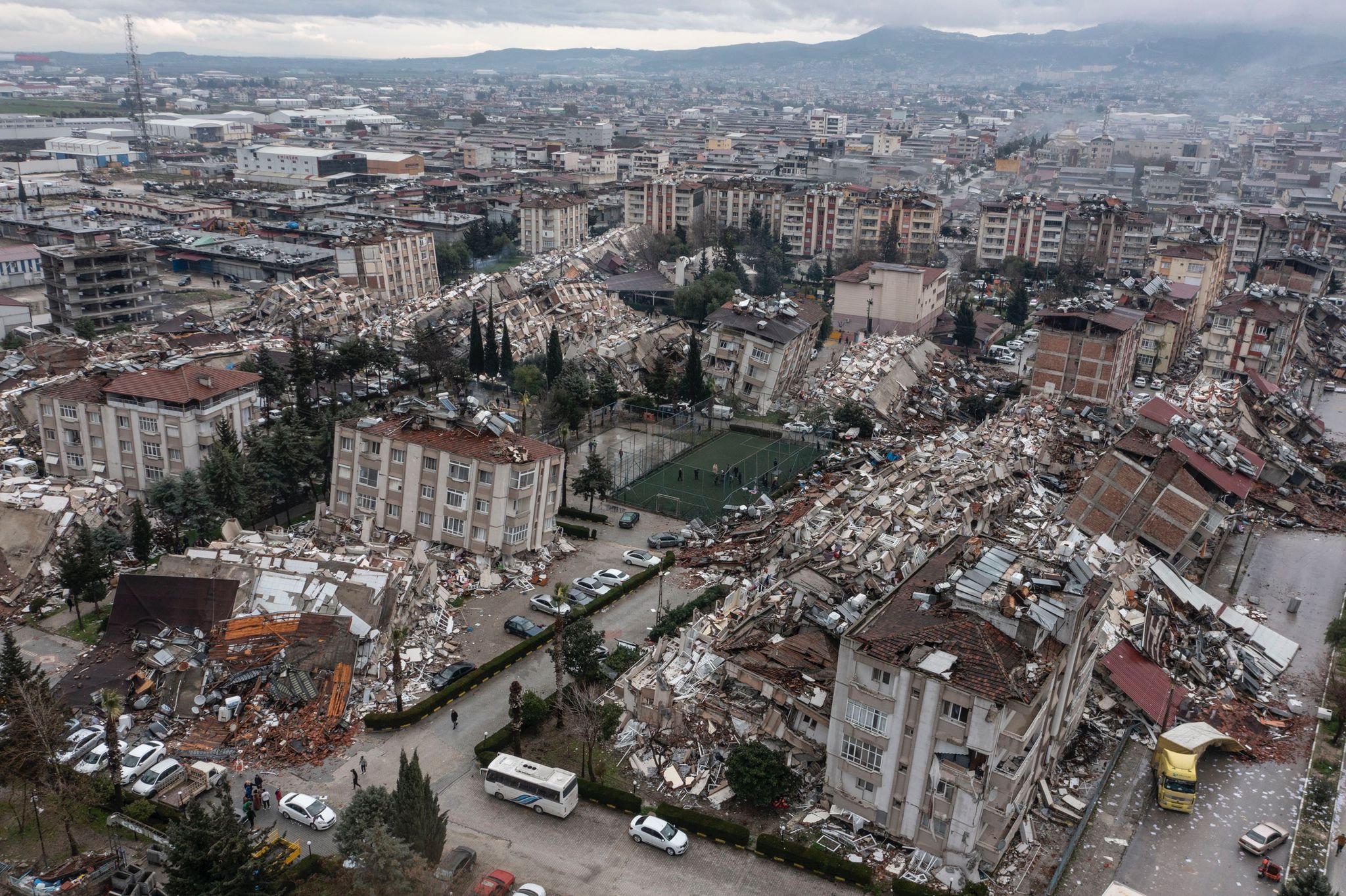 Depremde yaşamını yitirenlerin sayısı 2 bin 921'e yükseldi