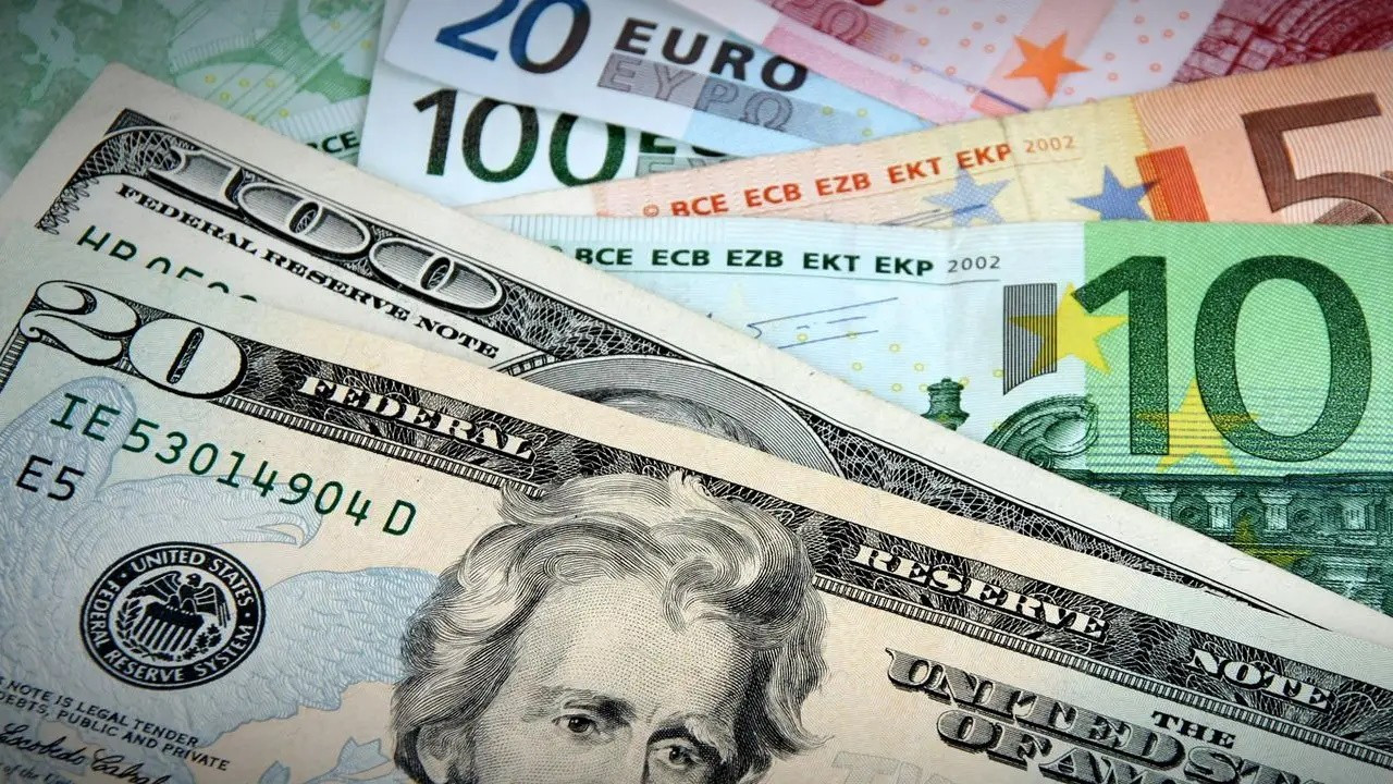 Dolar ve euro TL karşısında yılın en yüksek seviyesinde