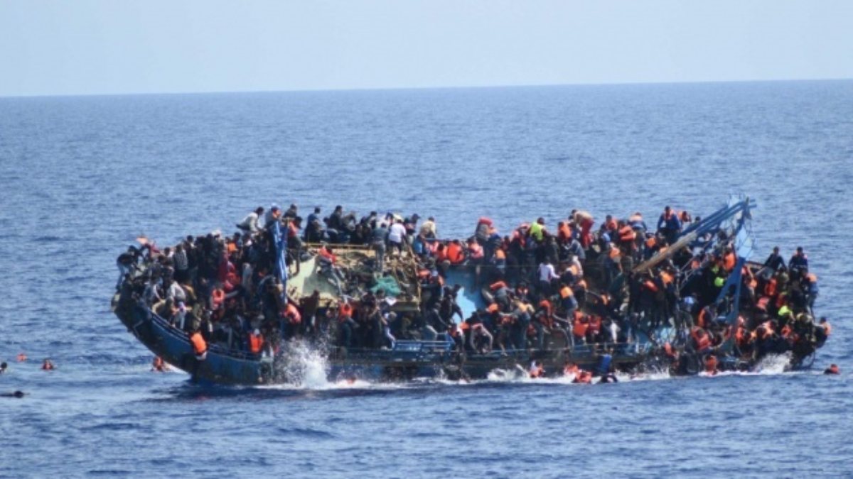 Ege'de sığınmacıları taşıyan bot battı: 92 kişi kurtarıldı