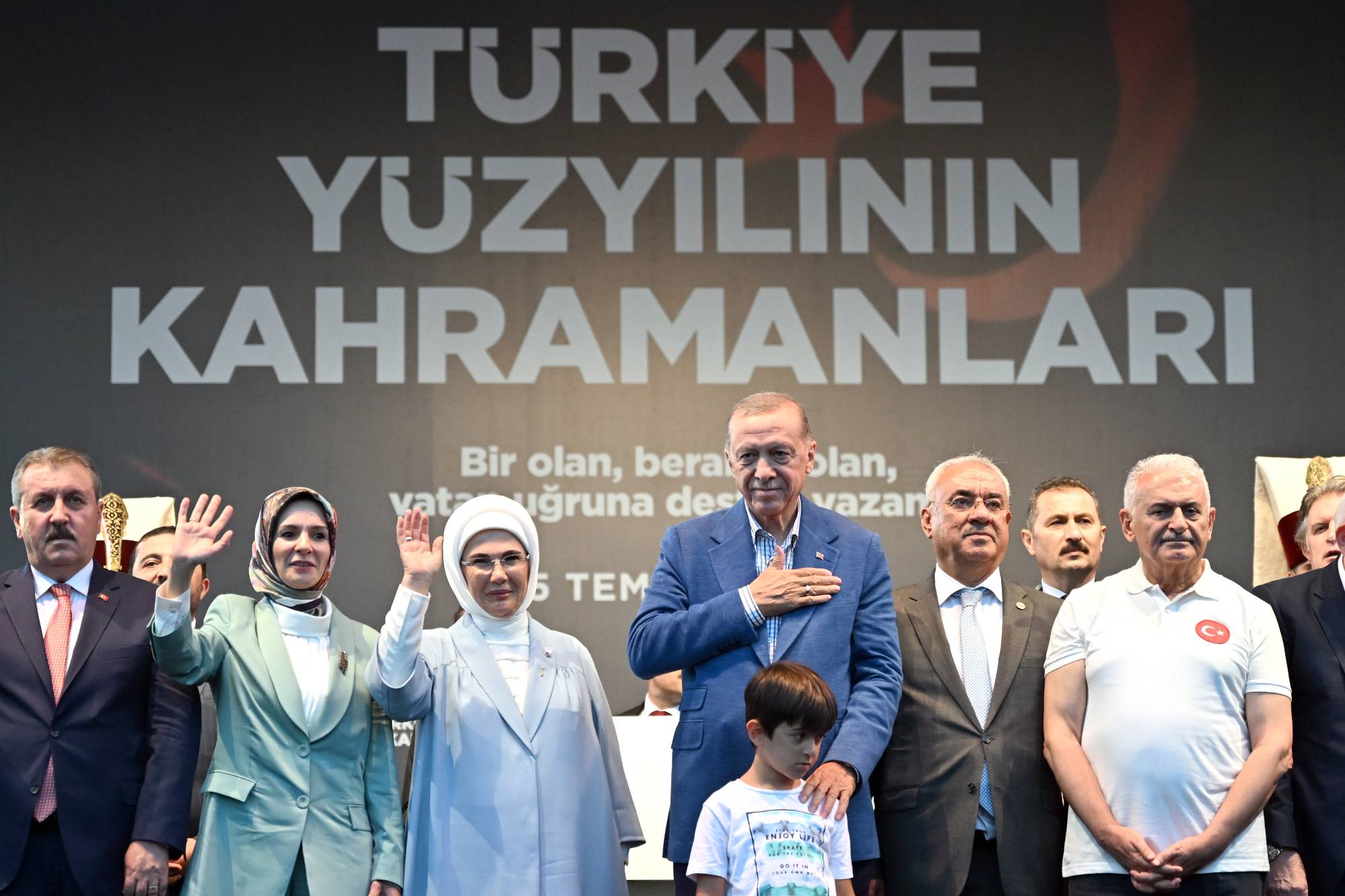 Erdoğan, 15 Temmuz gecesinde de Kılıçdaroğlu'na seslendi: Birileri Kandil'den destek arıyor; avucunu yalarsınız