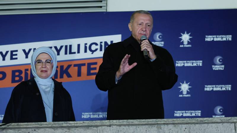 Erdoğan, balkon konuşması yaptı: Yüzde 50'nin üzerinde bir oy oranı ile bu turu bitireceğimize inanıyoruz