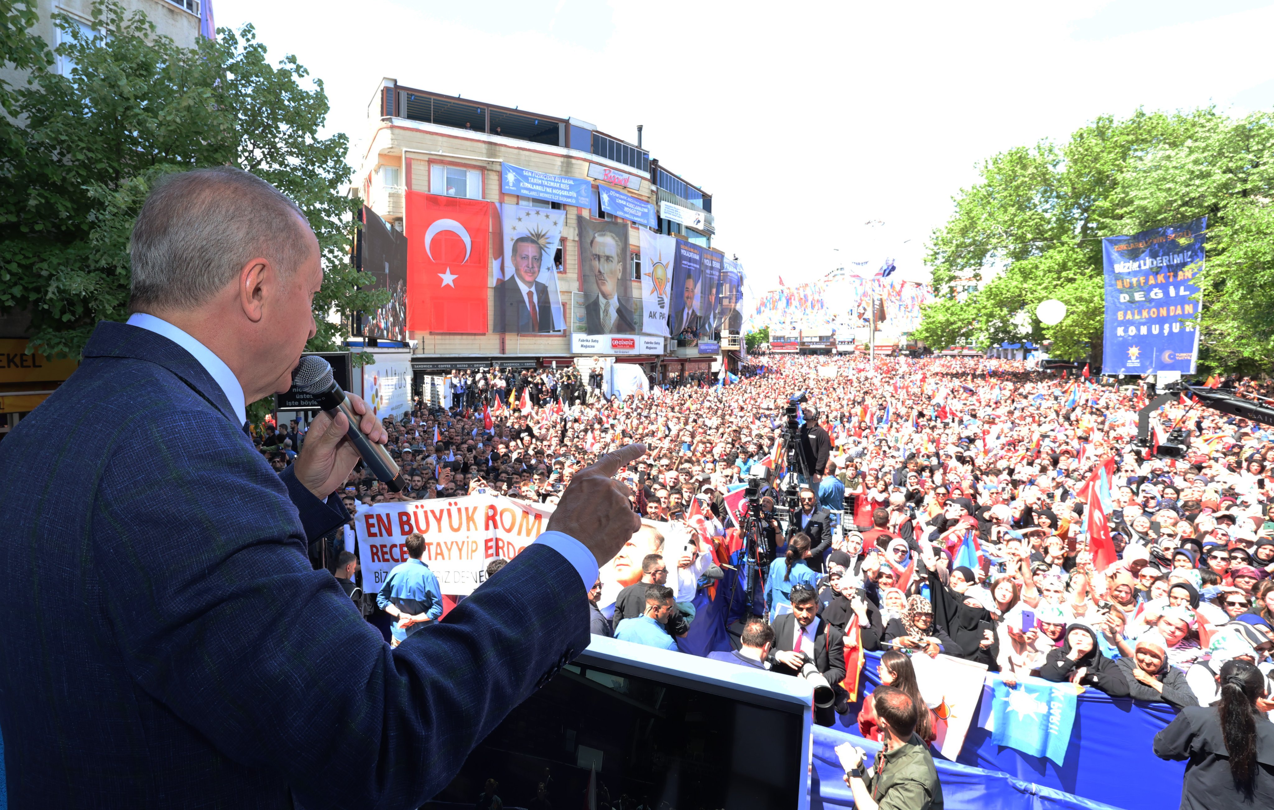 Erdoğan'dan Kılıçdaroğlu'na: Londra’daki tefecilere git avucunu yalayacaksın, sen zaten seçim kazanamayacaksın ki ciddi manada zavallısın ya!